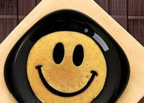 &quot;Crack A Smile&quot; Egg Mold by Fred &amp; Friends - InkedShop - 3