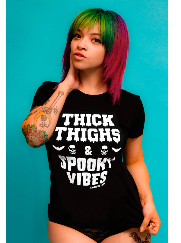 Women&#39;s Thick Thighs Spooky Vibes Tee